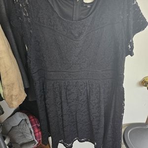 Mini lace black dress